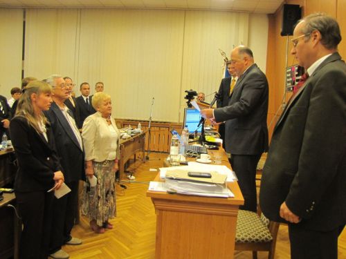 kozgyules_ujbizottsagitagok_120927_hi.jpg