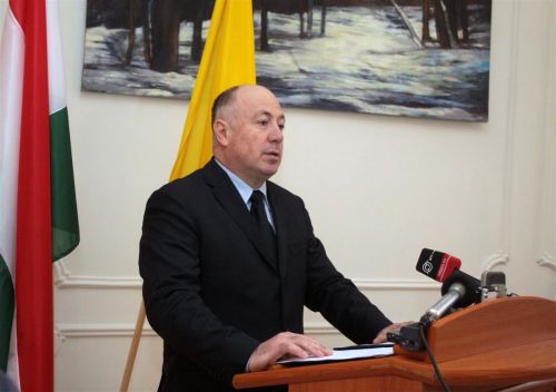 kriza_akos_sajtaj_130205_ja_3.jpg
