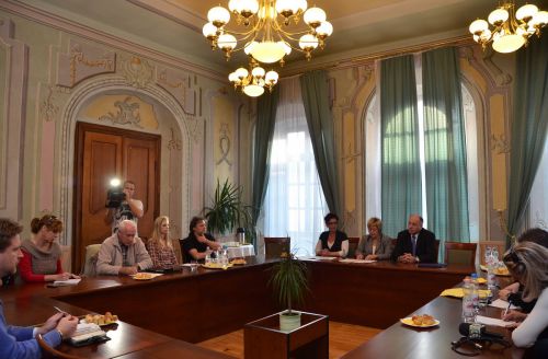 krizaakos_20111115_vcs_6.jpg
