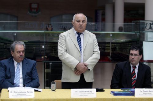 kutatok_ejszakaja_sajtaj_120925_ja_2.jpg