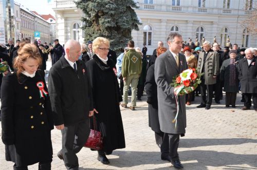marc15_koszoruzas_vonulas_0317_fkcs_23.jpg