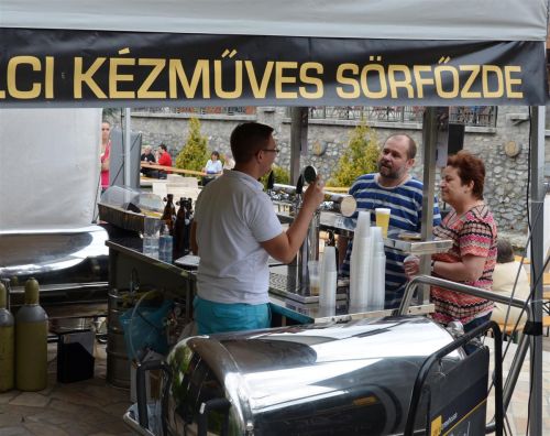 megkezdodott_kezmuves_sor_130503_fkcs_3.jpg