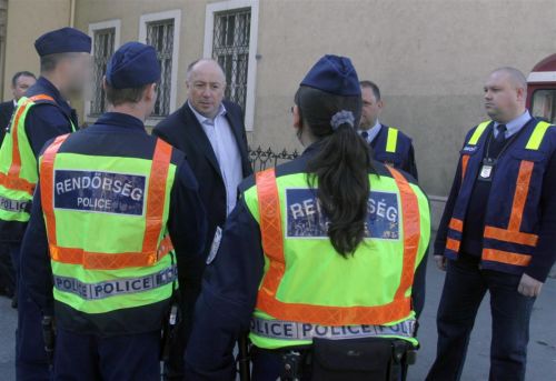 megszuno_utcai_kifizetes_120426_ja_2.jpg