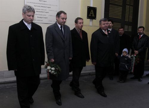 megyehaza_koszoru_111022_ja_6.jpg