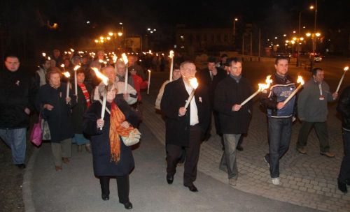 mszp-faklyasvonulas-120313ml_07.jpg