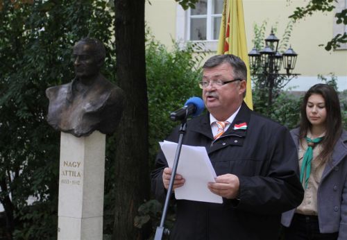 nagy_attila_szobor_111022_ja_4.jpg