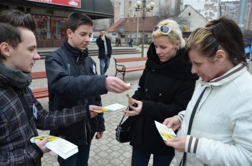 nonapi_kepeslap_osztogatas_foutcan_0308_fkcs_7.jpg
