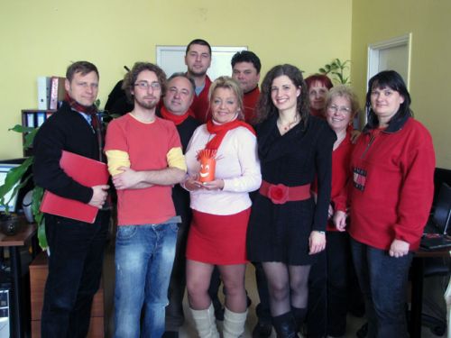 oltozzpirosba_mikom_120217.jpg