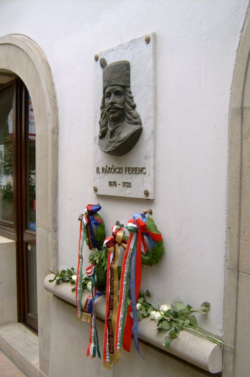 rakoczitapbla.jpg