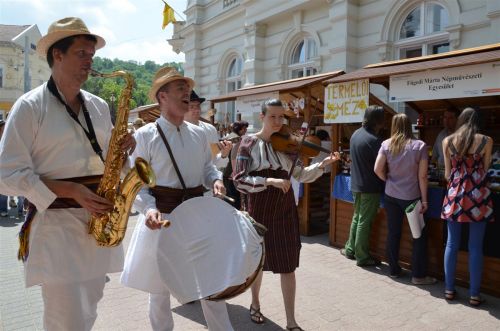 regiseg_vasar_130505_fkcs_2.jpg