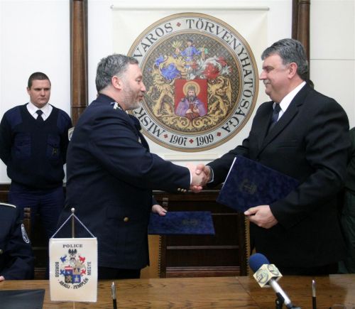 rendeszeti_szerv_alairas_130403_ja_5.jpg