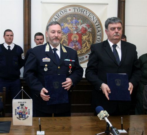 rendeszeti_szerv_alairas_130403_ja_6.jpg