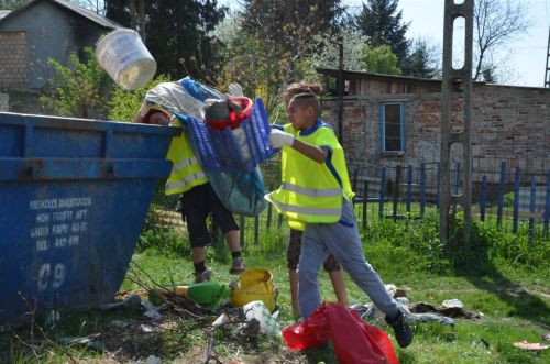 szemetszedes_lyukoban_130429_fkcs_18.jpg
