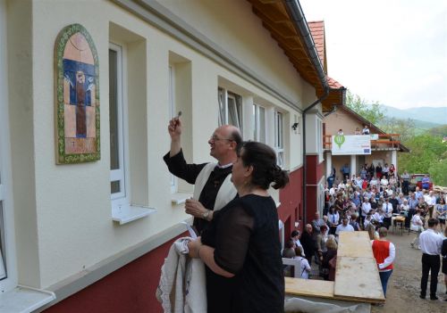 szimbiozis_atadas_130503_fkcs_22.jpg