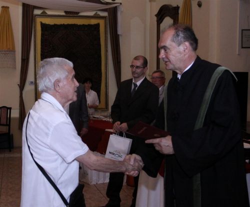 szines_diplomak_atadasa_130621_ja_13.jpg