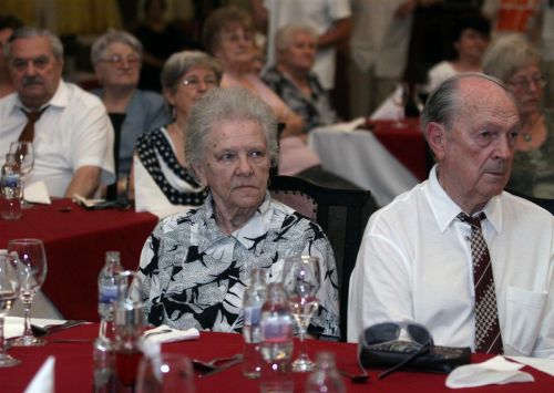 szines_diplomak_atadasa_130621_ja_2.jpg