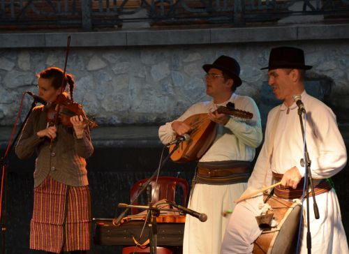 szinva_terasz_tanc_130526_fkcs_5.jpg