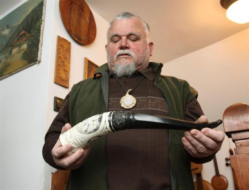 szondi-sandor-fafarago-120403ml_09.jpg