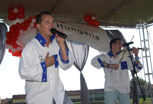 tshungariacsaladi121006_ml2.jpg