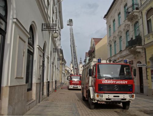 tuzoltosag_vakolatveres_szinhaz_130205_ja_3.jpg