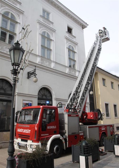 tuzoltosag_vakolatveres_szinhaz_130205_ja_4.jpg
