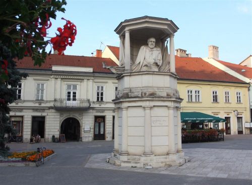 varoshazter_szobor.jpg