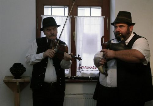 viragzo_nepmuveszet_121124_ja_7.jpg