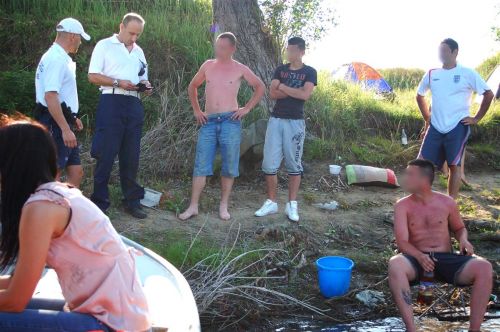 vizirendorok_120624_4.jpg