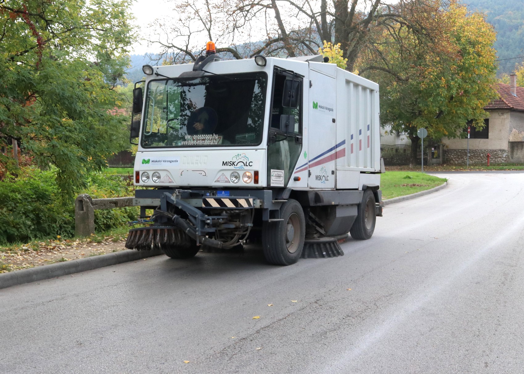 Útburkolati jelek festése és takarítás Diósgyőrben | minap.hu