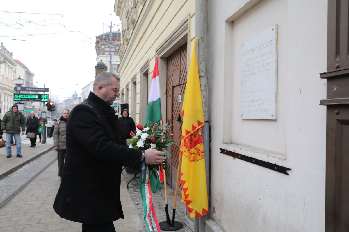 Koszorúzás a magyar kultúra napján | minap.hu