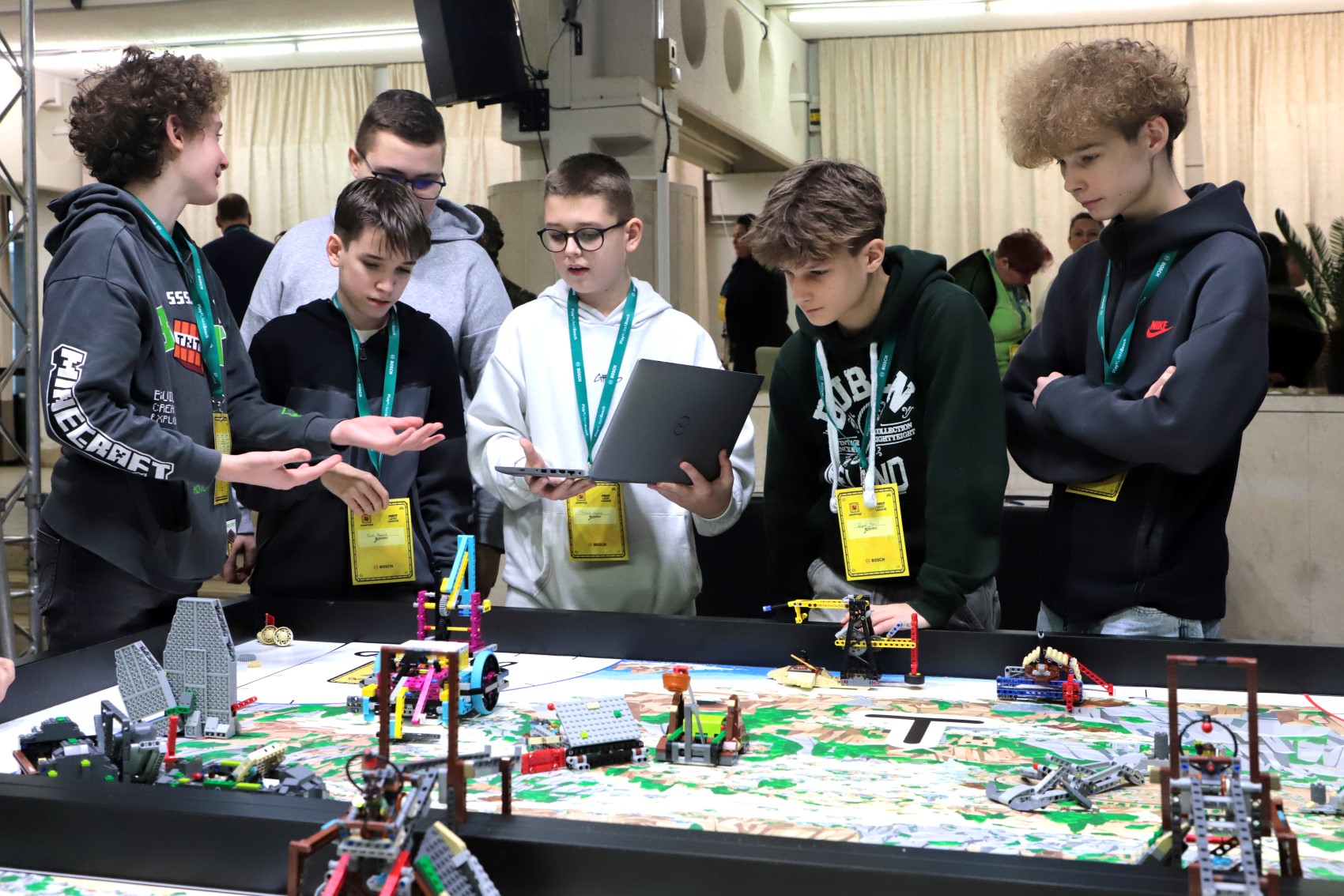 FIRST LEGO verseny és kiállítás az egyetemen | minap.hu
