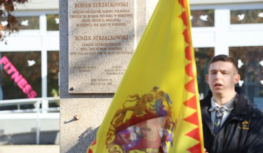 Megemlékezés a Romek-emlékoszlopnálnál. Fotó: Juhász Ákos