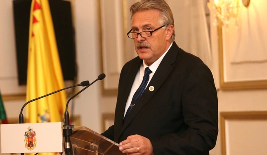 Alalkuló közgyűlés a városháza Dísztermében 