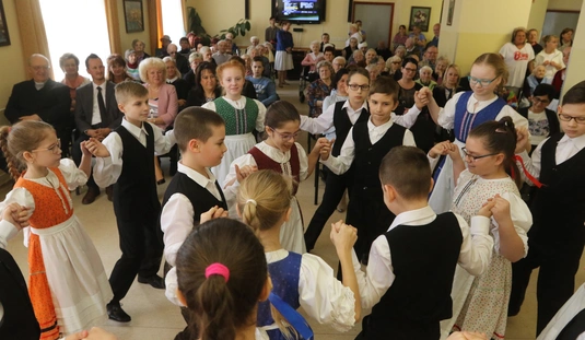 Falusi kópéságok - farsang az Aranykor Idősek Otthonában 