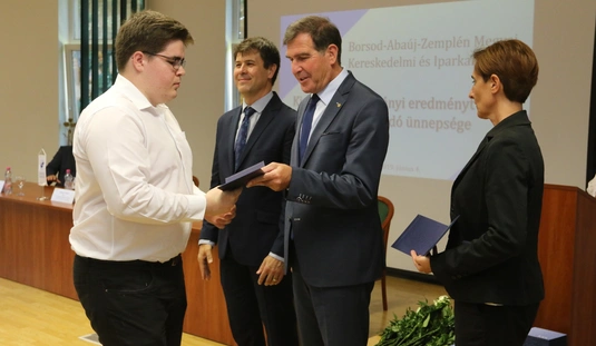 A kiváló tanulókat köszöntötte a BOKIK 