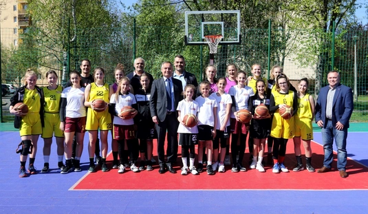  Kosárlabda-pálya átadó a Jókai lakótelepen 