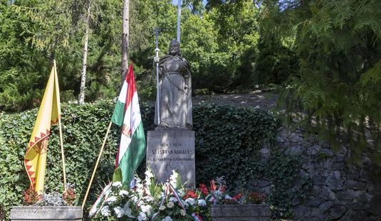 Megemlékezés a felsőhámori Szent István szobornál 