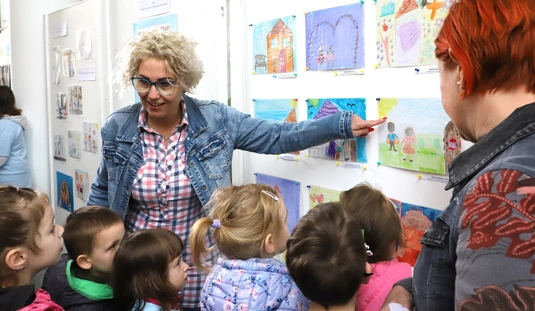 Rajzkiállítás az Esélyegyenlőség Világnapja alkalmából a városházán 