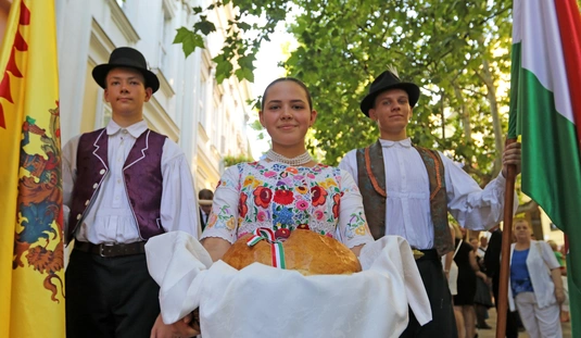 Ünnepi műsor a Szent István téren 