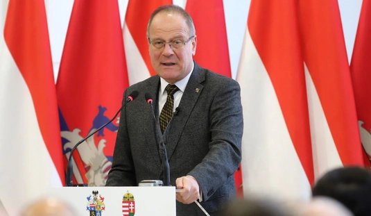 Évértékelő a vármegyeházán 