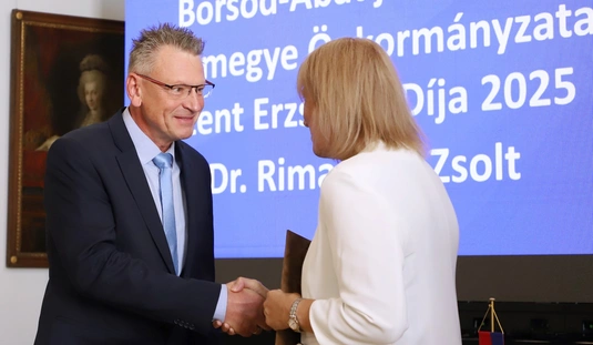 Szent Erzsébet és Kossuth Zsuzsanna díjak átadója a vármegyeházán