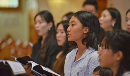 Koreai kórus a Deszkatemplomban