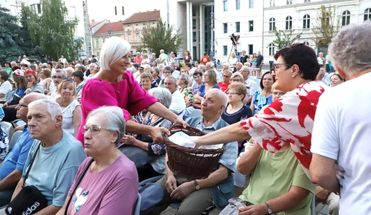 Kenyérszentelés a Szent István téren