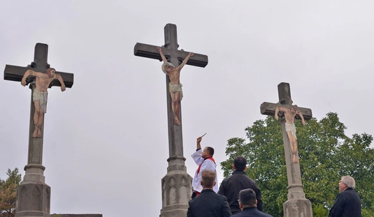 Golgota-szoborcsoport megáldása