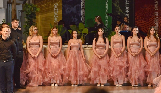 Földes szalagavató az Egyetemen