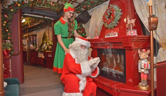 Mikulás az adventi villamoson