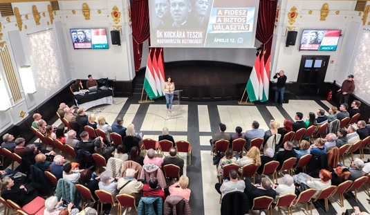 Szentkirályi Alexandra országjáró fóruma a Vigadóban