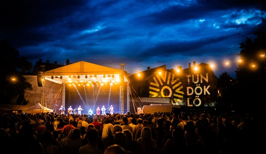 Dánielfy és Parno Graszt koncert a Csengey-kertben 