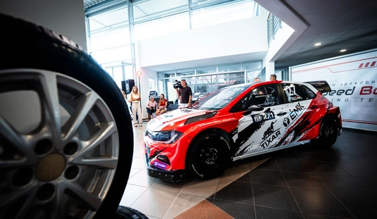 Leleplezték a Speed Box Racing Team új Rallycross versenyautóját