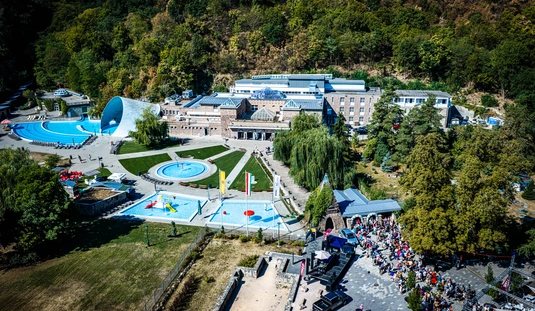 Megnyitott a Barlangfürdő 